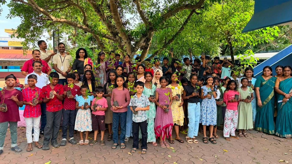 UST Guardians of Green 2026: തിരുവനന്തപുരം, കൊച്ചി സ്കൂളുകളിൽ 7,500 വൃക്ഷത്തൈകൾ വിതരണം